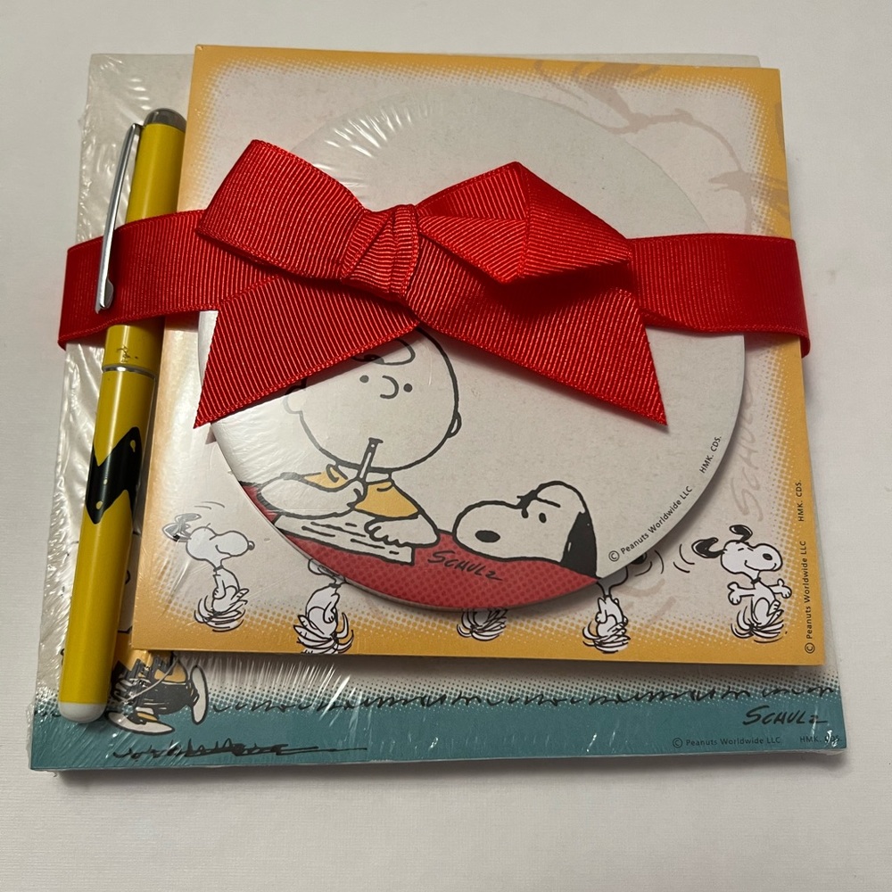 The Peanuts Gang Memo Pads 3-Pack With Pen